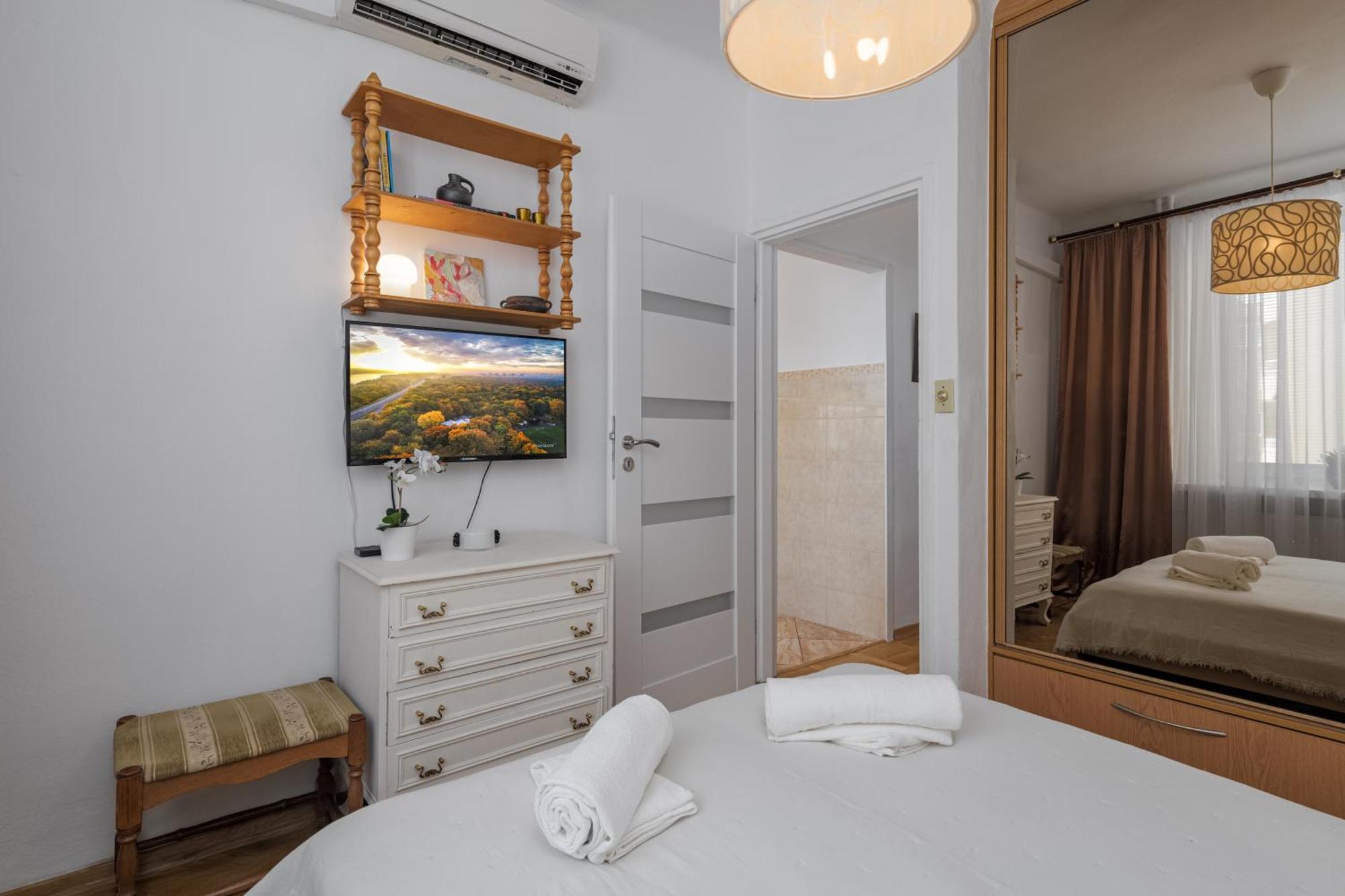 Luxury In Cozy Spacious Near Heart Of Apartamento