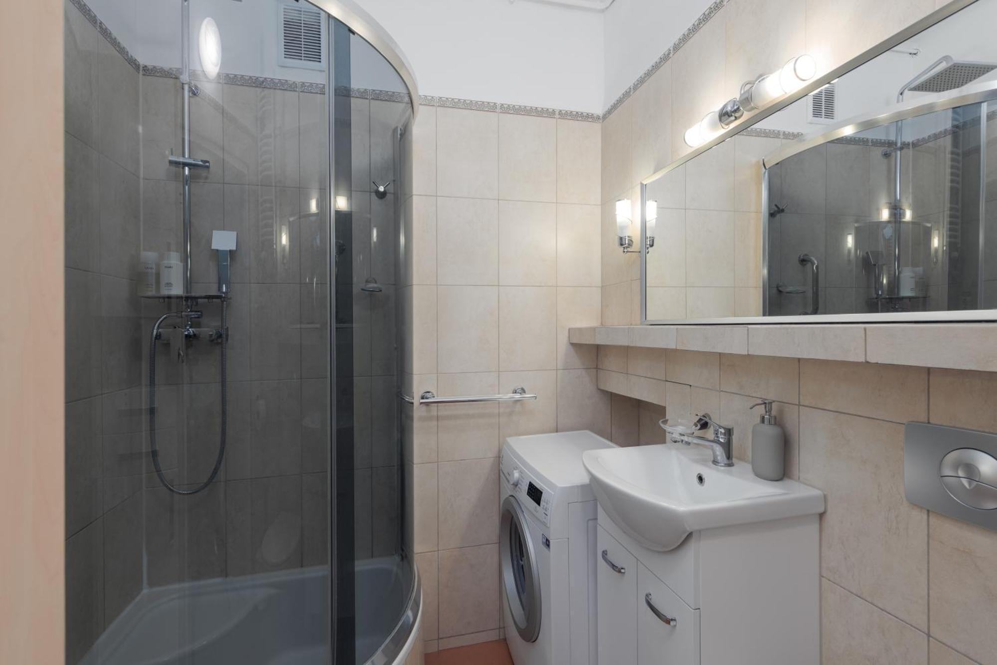 Luxury In Cozy Spacious Near Heart Of Varsovia